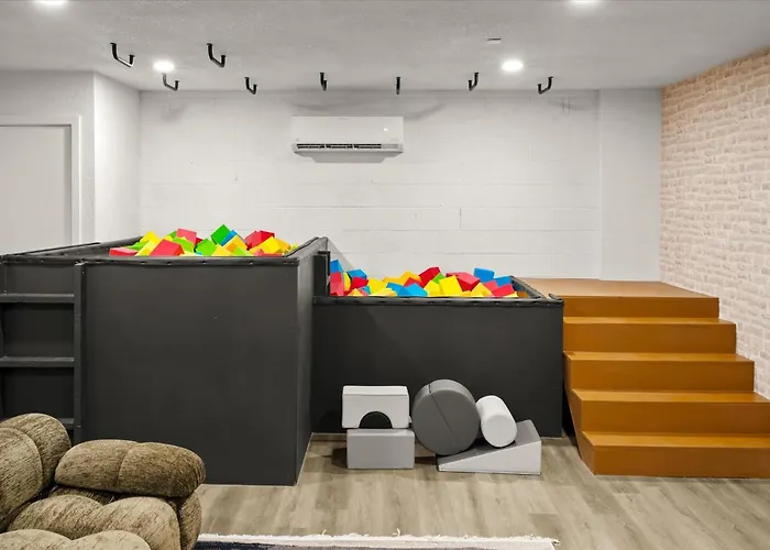 Rock Climbing Pool& Mini Golf Game Mural Ferienhaus